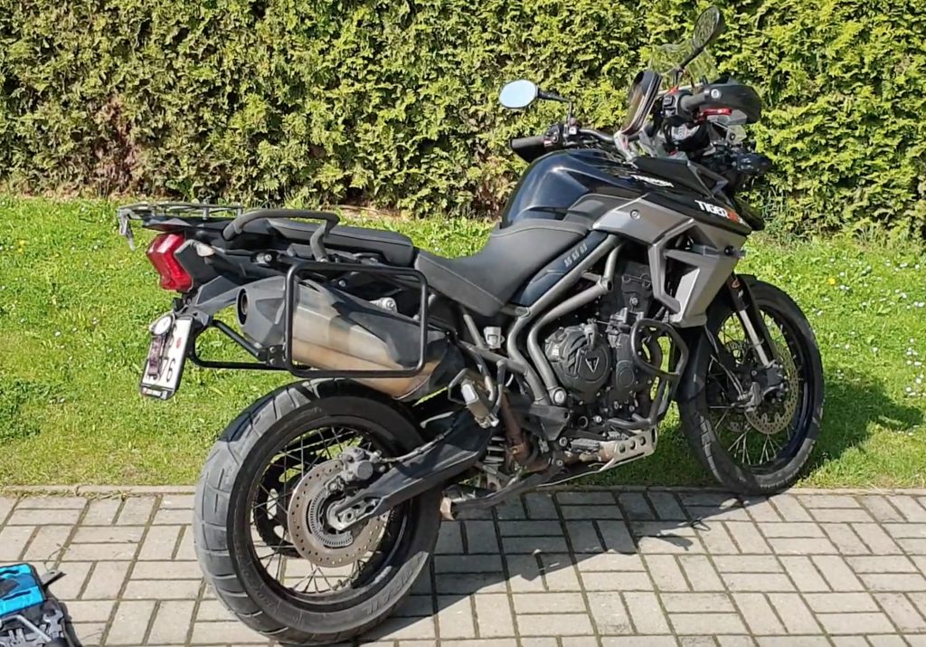 triumph tiger 800 with panniers